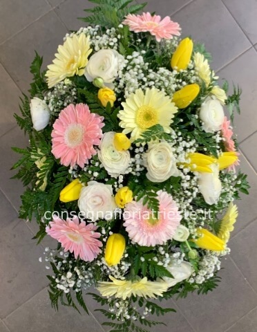 cuscino con fiori rosa e giallo