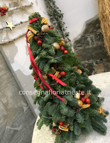Albero natalizio decorato