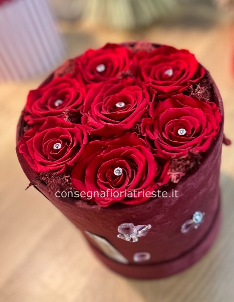 scatola in velluto bordo' con rose stabilizzate