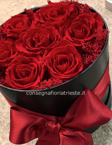 flower box nera ,con rose stabilizzate