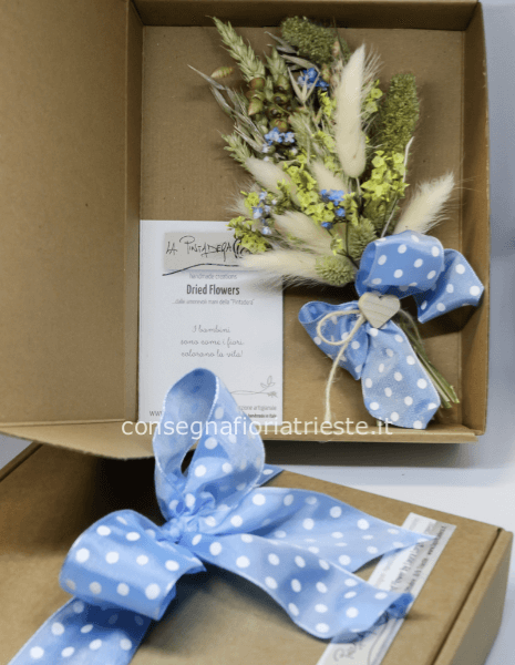 scatola regalo con fiori secchi nascita AZZURRO