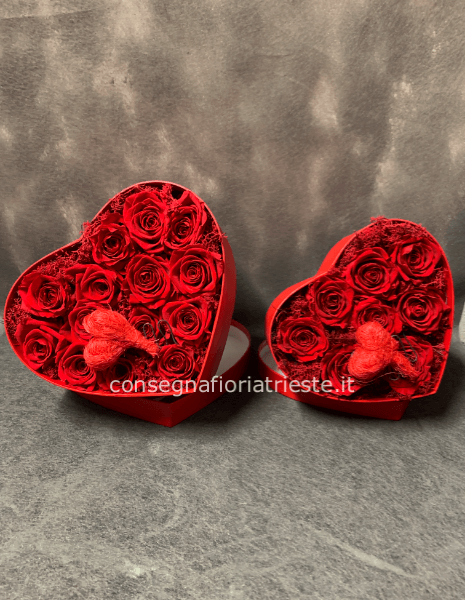 Box a forma di cuore con rose stabilizzate cm18x15x10