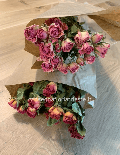 Mazzo roselline secche rosa chiaro