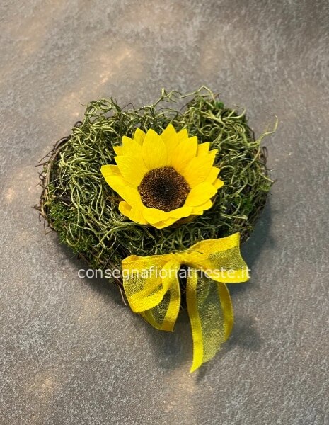 cuore in vimini con girasole stabilizzato cm 15x15