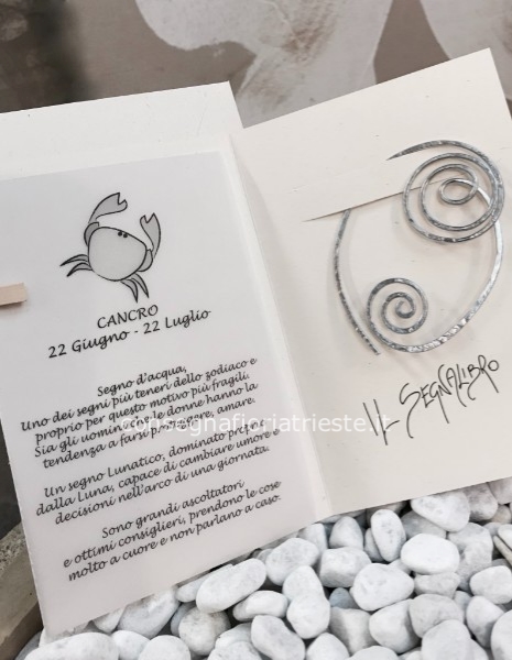 Biglietto augurale con segnalibro in alluminio zodiaco CANCRO