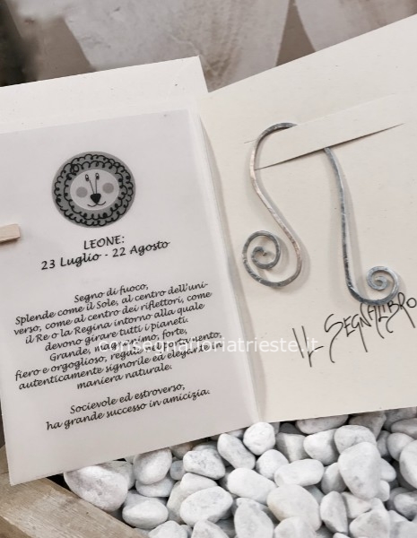 Biglietto augurale con segnalibro in alluminio zodiaco LEONE