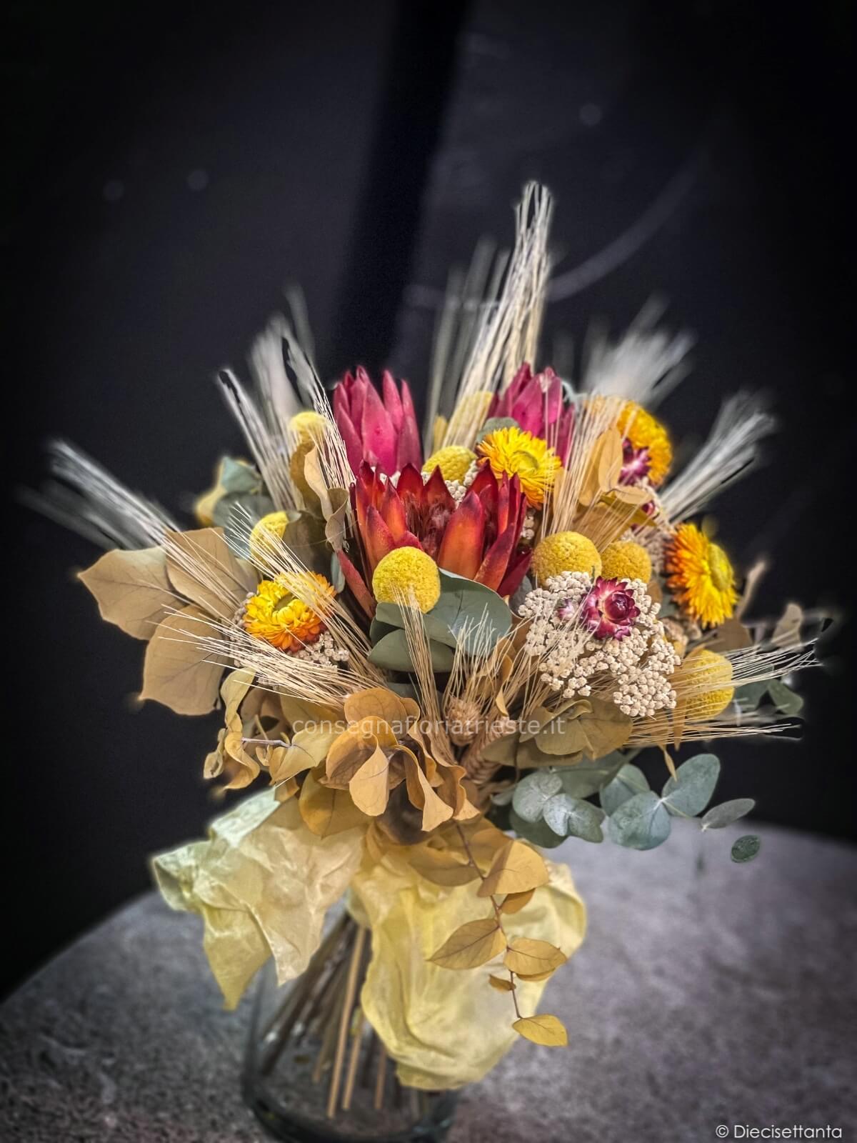 bouquet di fiori secchi colorato
